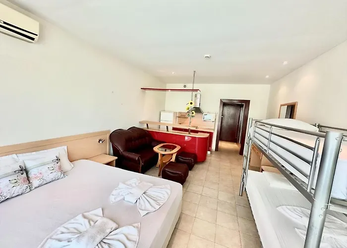 Menada Miramar Palace * ساني بيتش