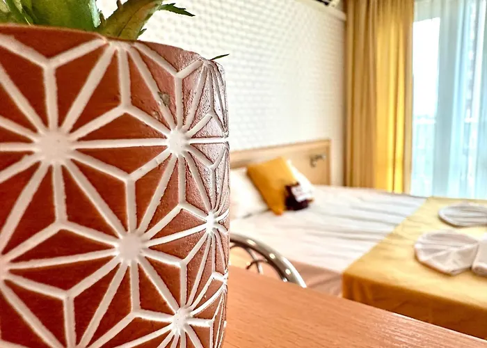 Menada Miramar Palace شقة