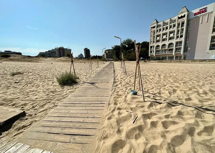 Menada Miramar Palace * ساني بيتش