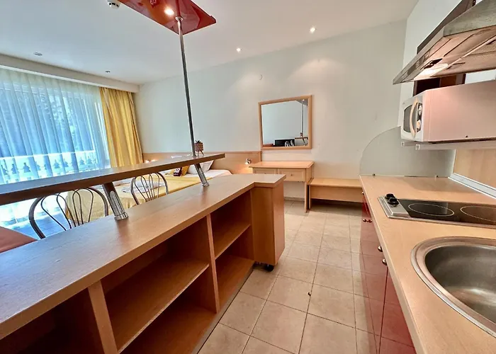 Menada Miramar Palace شقة