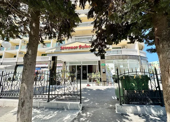 Menada Miramar Palace شقة