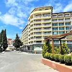 Menada Miramar Palace ساني بيتش