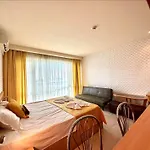 Menada Miramar Palace ساني بيتش