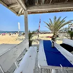 Menada Miramar Palace شقة