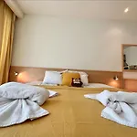 Menada Miramar Palace * ساني بيتش