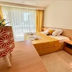 Menada Miramar Palace شقة ساني بيتش