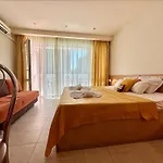 Menada Miramar Palace ساني بيتش