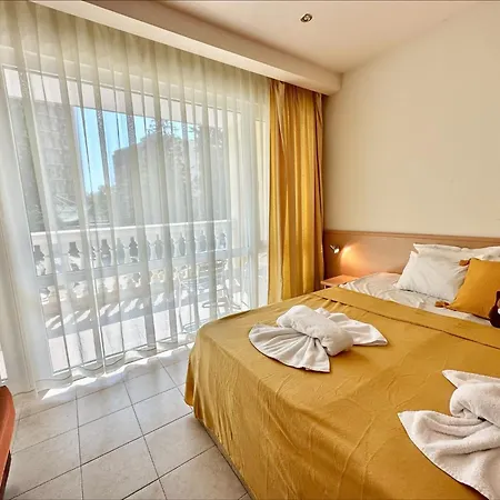 Menada Miramar Palace アパート サニービーチ