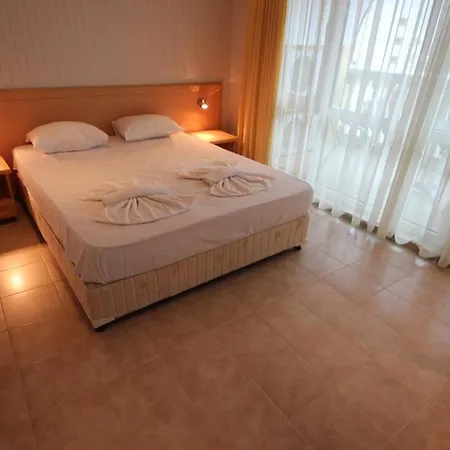 Апартаменти Menada Miramar Palace