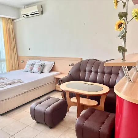 Menada Miramar Palace Apartman *