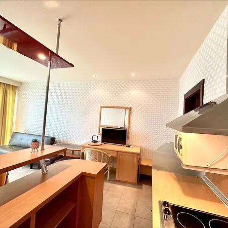 Menada Miramar Palace Apartman *
